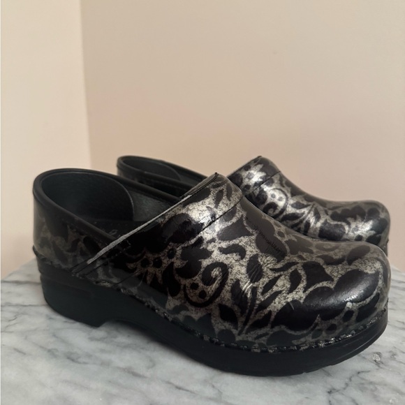 Dansko Professional Black And Silver Patent Leather Clogs Women’s Size 37 - Picture 2 of 7